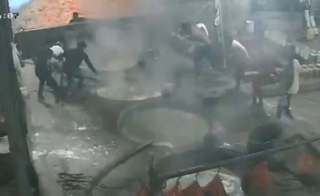 טרגדיה בהודו: נפל לתוך מכל עם נוזל רותח ומת מפצעיו