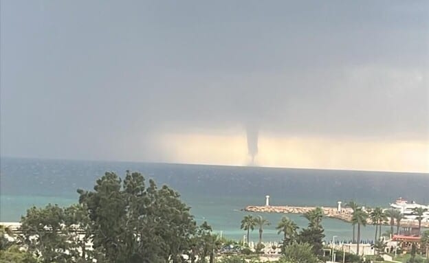 ישראלים בקפריסין קיבלו התרעת "מזג אוויר חריג" בעקבות סופה