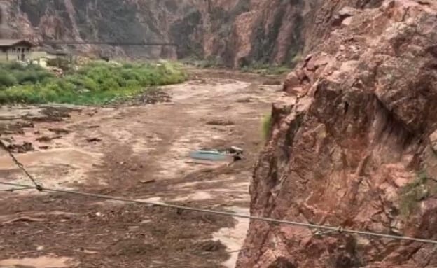 שיטפונות ענק בגרנד קניון באריזונה: לפחות 15 בני אדם נעדרים
