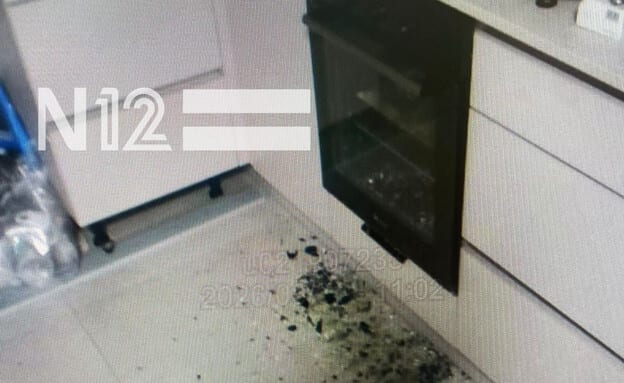 החביא אקדח בתנור, אשתו הכינה פיצה – והוא התפוצץ