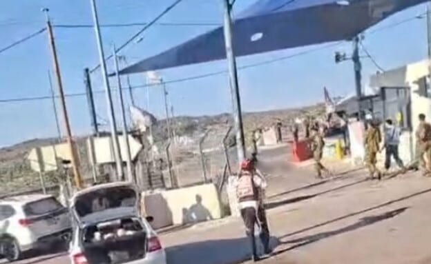 פיגוע דריסה במחסום בל: פצוע קשה בזירה, המחבל נוטרל