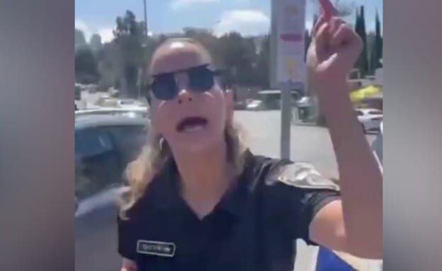 "הוא יכול להיכנס לי לתחת": העימות בין פקחית העירייה לרוכב האופנוע בחיפה