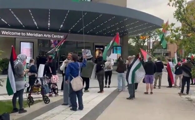 סערה בקנדה: עיתונאי יהודי דיווח על הפגנה פרו-פלסטינית - והודח