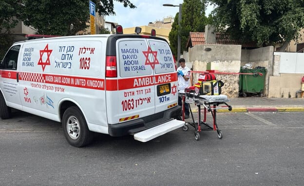 נער בן 15 נפצע קשה בחולון, ייתכן שכתוצאה מפיצוץ רימון או מטען