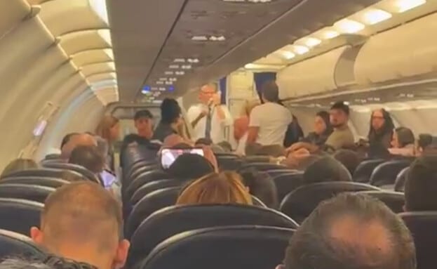 בהלה בטיסה מלרנקה לת"א בשיא המתיחות: אישה הצליחה להסתנן למטוס, וסולקה | פרסום ראשון