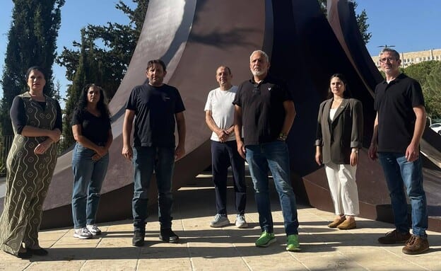 זעקת המשפחות השכולות לפני הבחירות: "לא יכולים לשאת בנטל הזה לבד"