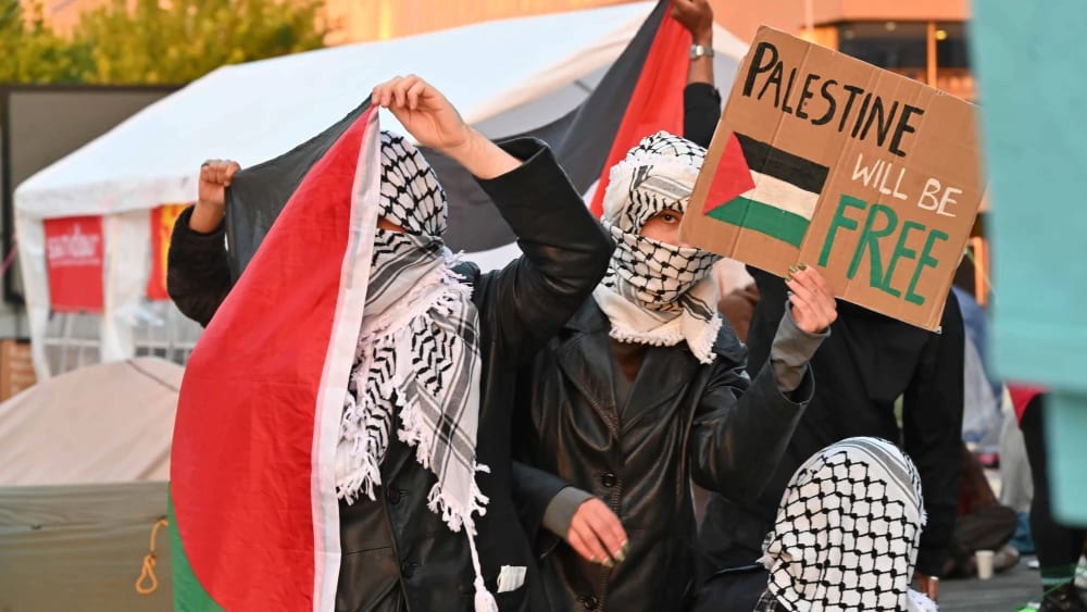 Israelis Increasingly Identify with Middle East as Attitudes Toward Europe Decline