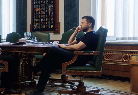 Зеленский ответил Ле Пен: прекращение помощи Украине невыгодно и Франции