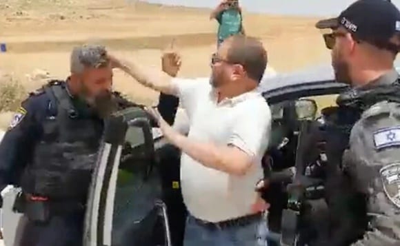 Офер Кассиф признан виновным в нападении на полицейского