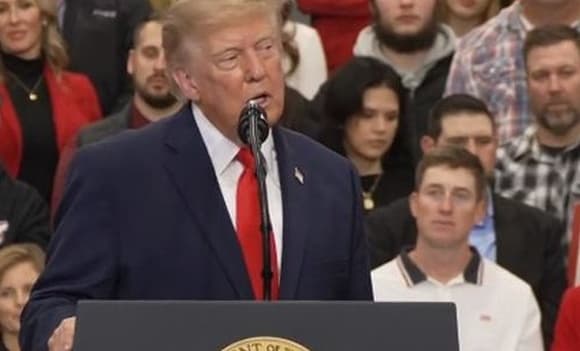 Трампа раскритиковали за повторное использование антисемитского термина