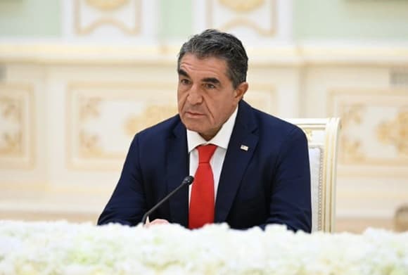 Трамп уволил спецпосланника, которому приписывают его знакомство с Меланией