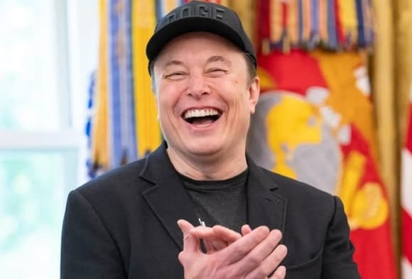 Маск допустил возможность слияния SpaceX и Tesla