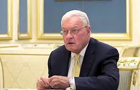 Келлог поддержал удары Украины по российским НПЗ: "Вы атакуете правильно"