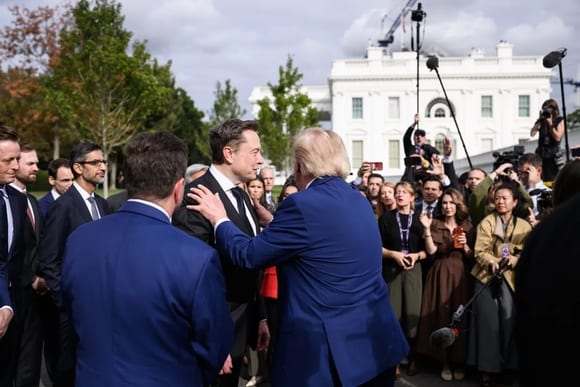 Маск поддержал Трампа: "Украине пришло время получить нового лидера"