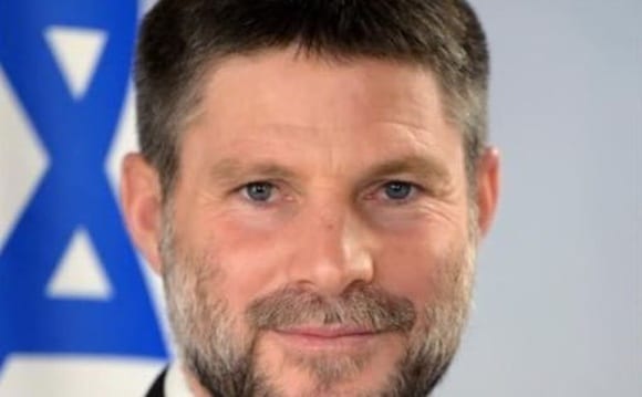 Смотрич намерен подписать указ о снижении цен на топливо