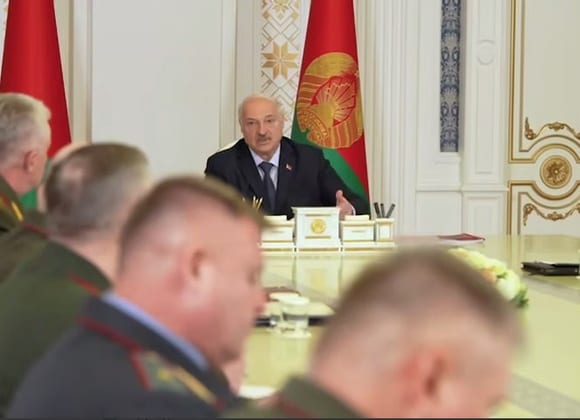 Лукашенко заявил, что инцидент на границе с Латвией выдумали ради денег ЕС