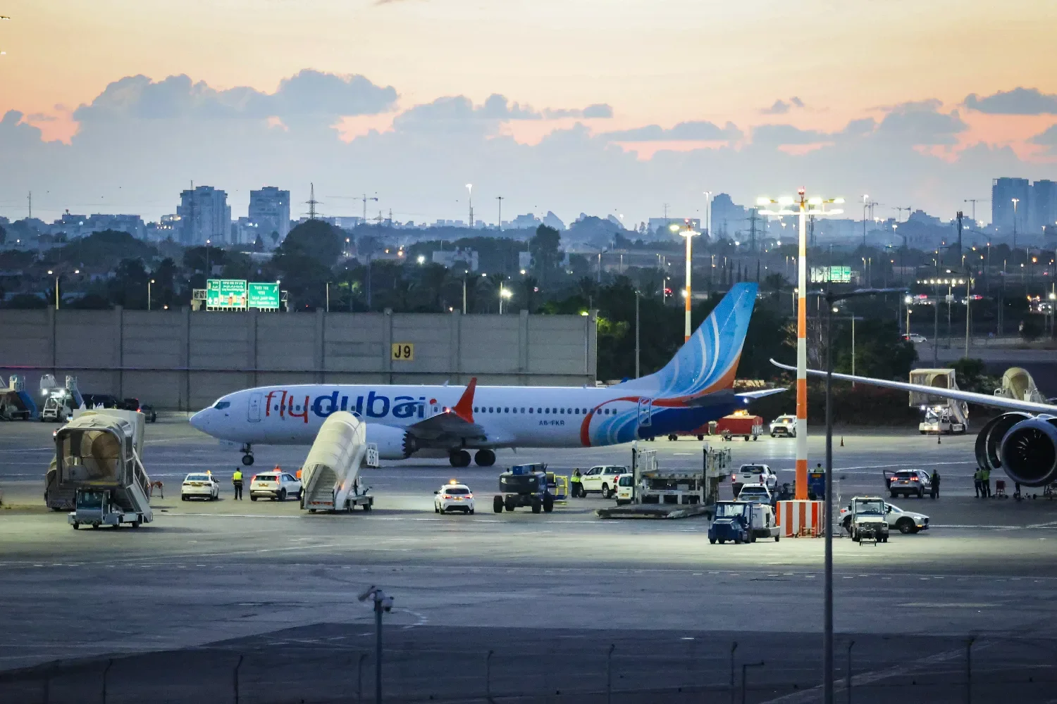 Десятки пилотов из Омана летали в Израиль на рейсах FlyDubai. Виновата ли только авиакомпания?