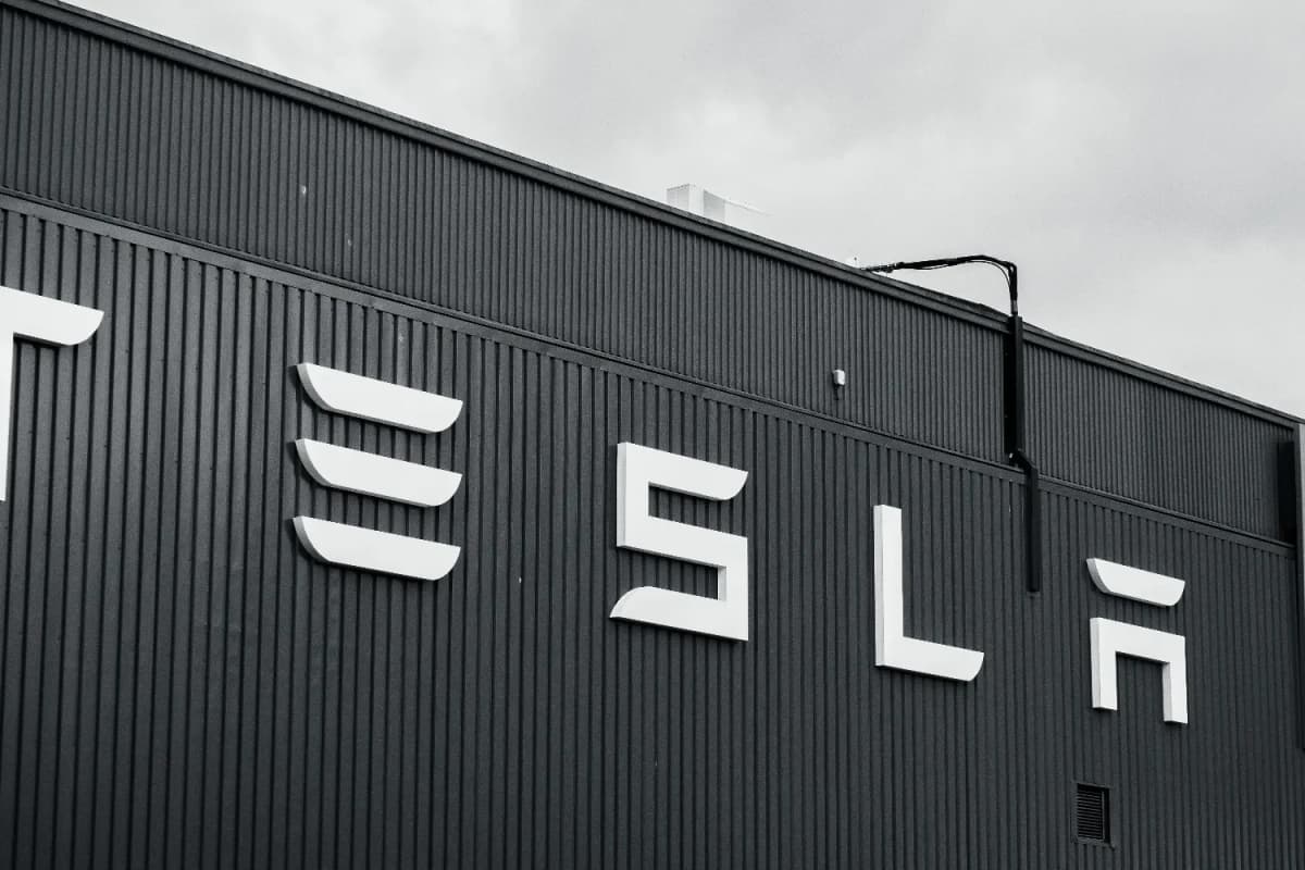 Илон Маск представил летающую Tesla, пообещав выпустить ее к 2028 году