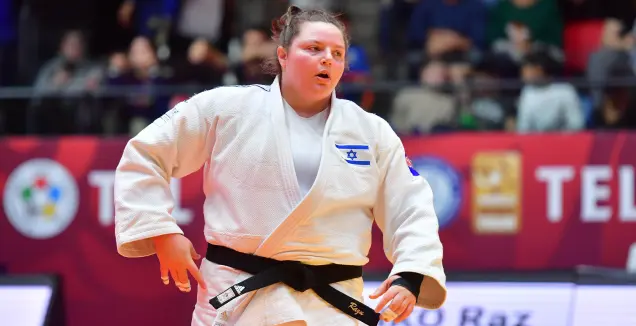 בקלות: איפון להרשקו בקרב הראשון באליפות העולם