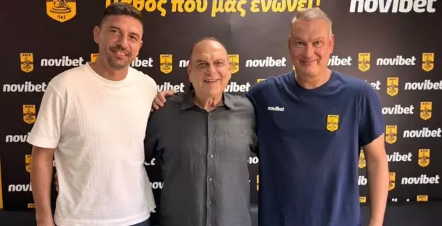 במועדון צמרת יווני: הג'וב החדש של אברהם גרנט