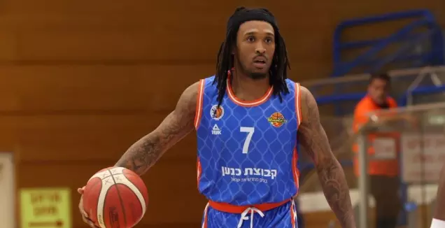 רבע 3, 01:25: הפועל חולון - מכבי ר"ג 55:57