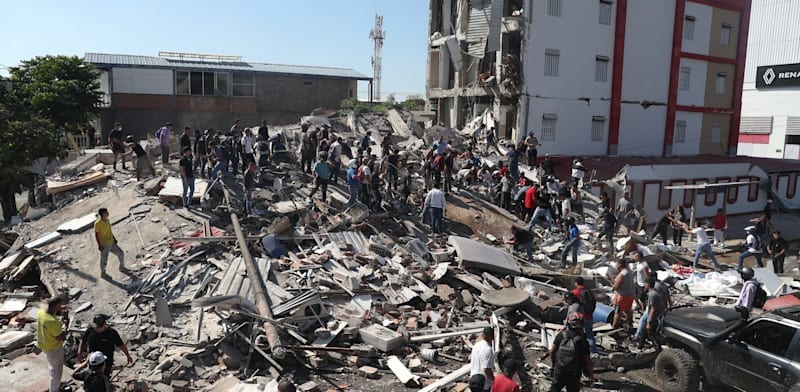 תיעודים דרמטיים: רעידת אדמה בעוצמה 7.4 הכתה בקולומביה, לפחות 47 בני אדם נהרגו