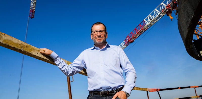 "הקבלן הפסיק את העבודות באופן חד־צדדי": קרסו נדל"ן ביטלה את ההסכם עם נטע ליפשיץ