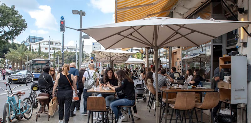 אחרי מאבק המסעדנים: אגרת העובדים הזרים לעסקים קטנים בדרך לצנוח