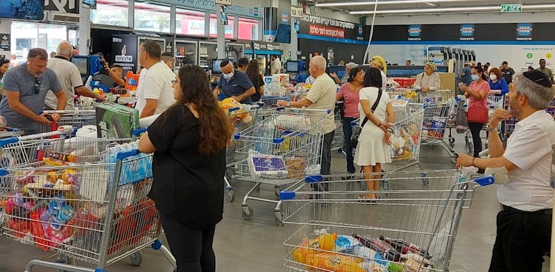 אייפון חדש בהנחה של אלף שקל. איך אושר עד עושה את זה?
