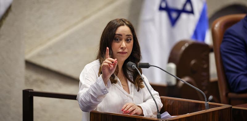 השרה מאי גולן נחקרת במשרדי להב 433