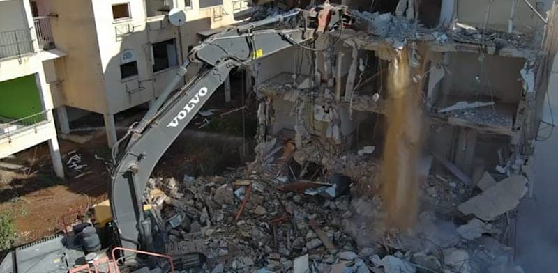 היזם הבטיח דירה גדולה ועכשיו מבקש לקצץ: מתי הפחתת התמורות מוצדקת?