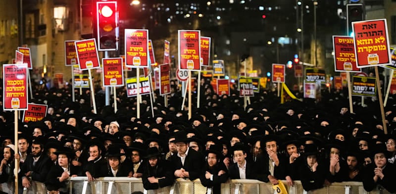 רחובות שלמים בירושלים נחסמו: תהלוכת ענק של חרדים נגד צה"ל
