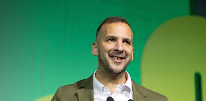 "הירוקים" בבריטניה: ציונות היא גזענות, "מדינת פלסטין" צריכה לקום במקום ישראל