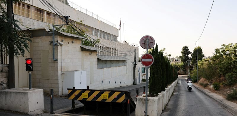 פשרה: ישראל סוגרת את הקונסוליה הבריטית בירושלים, אך מאפשרת פעילות מצומצמת