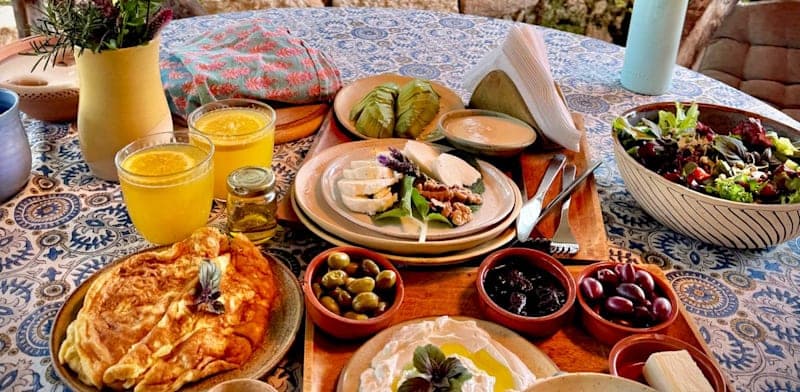 בין בוסתן, הוט-טאב ותפוחים מקורמלים: גילינו את המתיקות שבבטלה