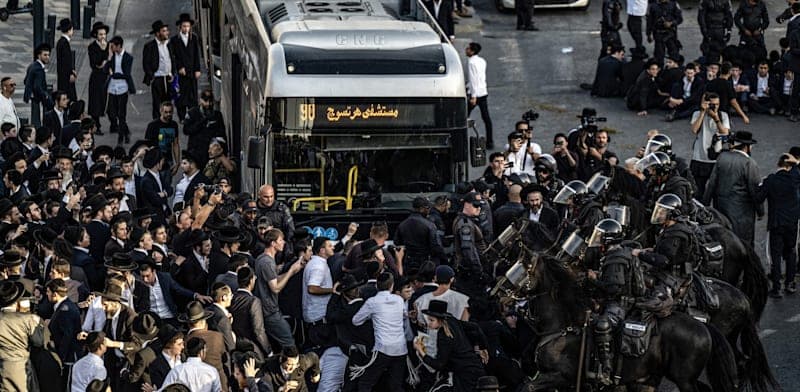 שוב בשעות העומס: חרדים קיצוניים חוסמים כבישים ברעננה ובכפר סבא
