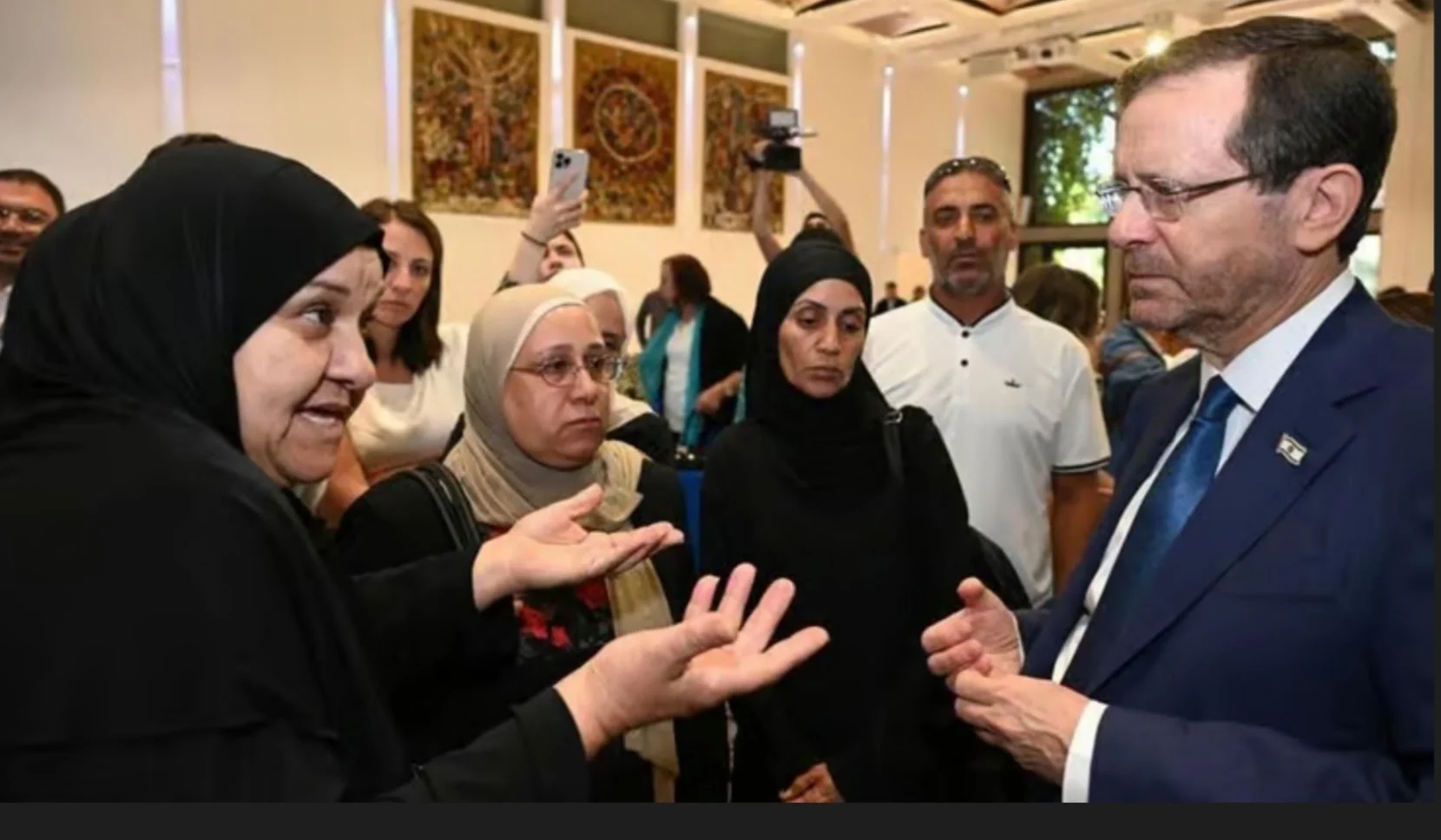 Asking forgiveness from non-Jewish Israelis