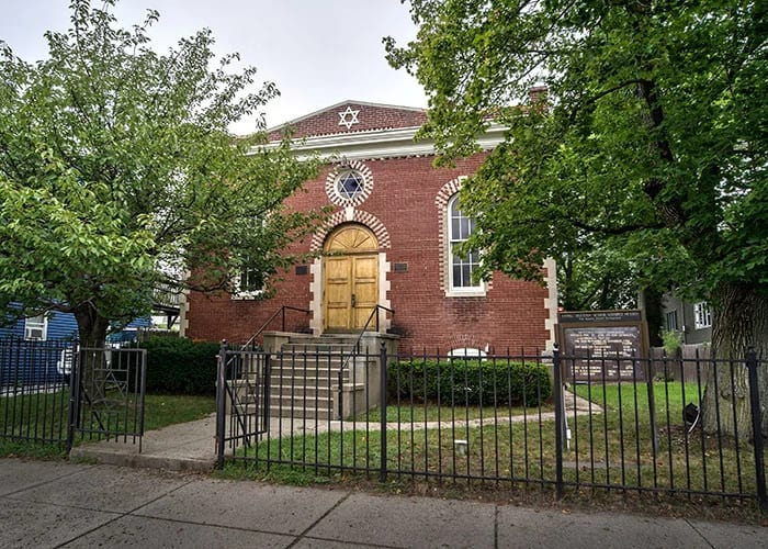 The Adams Street Shul: Over a Century of Jewish Life in Newton, Massachusetts