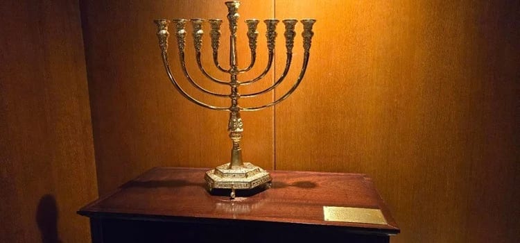 The Hidden Golden Menorah at Oslo’s Grand Hotel