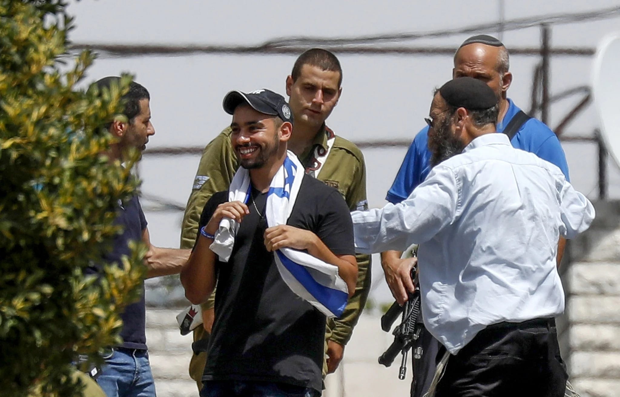 Herzog pardons soldier who killed subdued Palestinian stabber in 2016, against IDF position