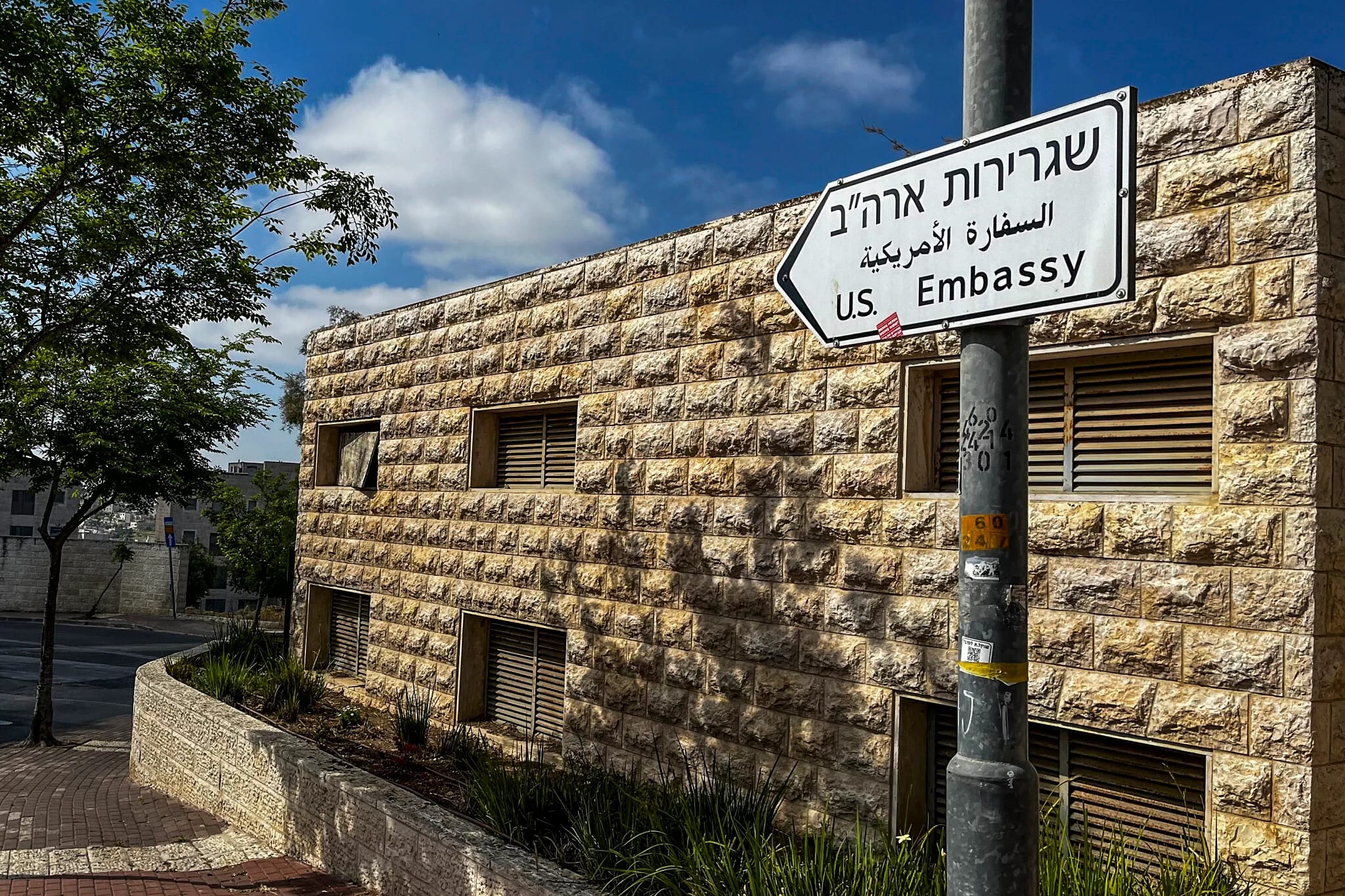 US diplomats, family members start returning to Mideast embassies after Iran war evacuations
