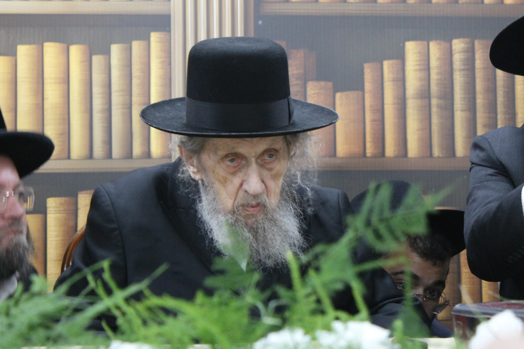 Top Haredi rabbi denounces Israeli state, religious soldiers; opposition rebukes him, notes ties to Netanyahu