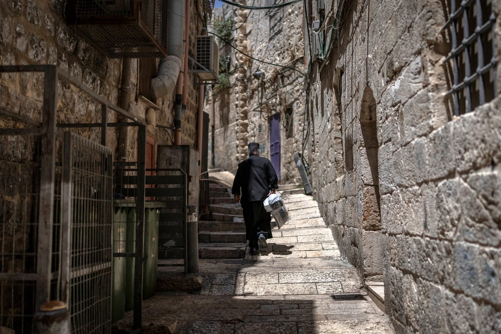 7 detained for spitting at church, vandalizing Muslim graves in Jerusalem Old City