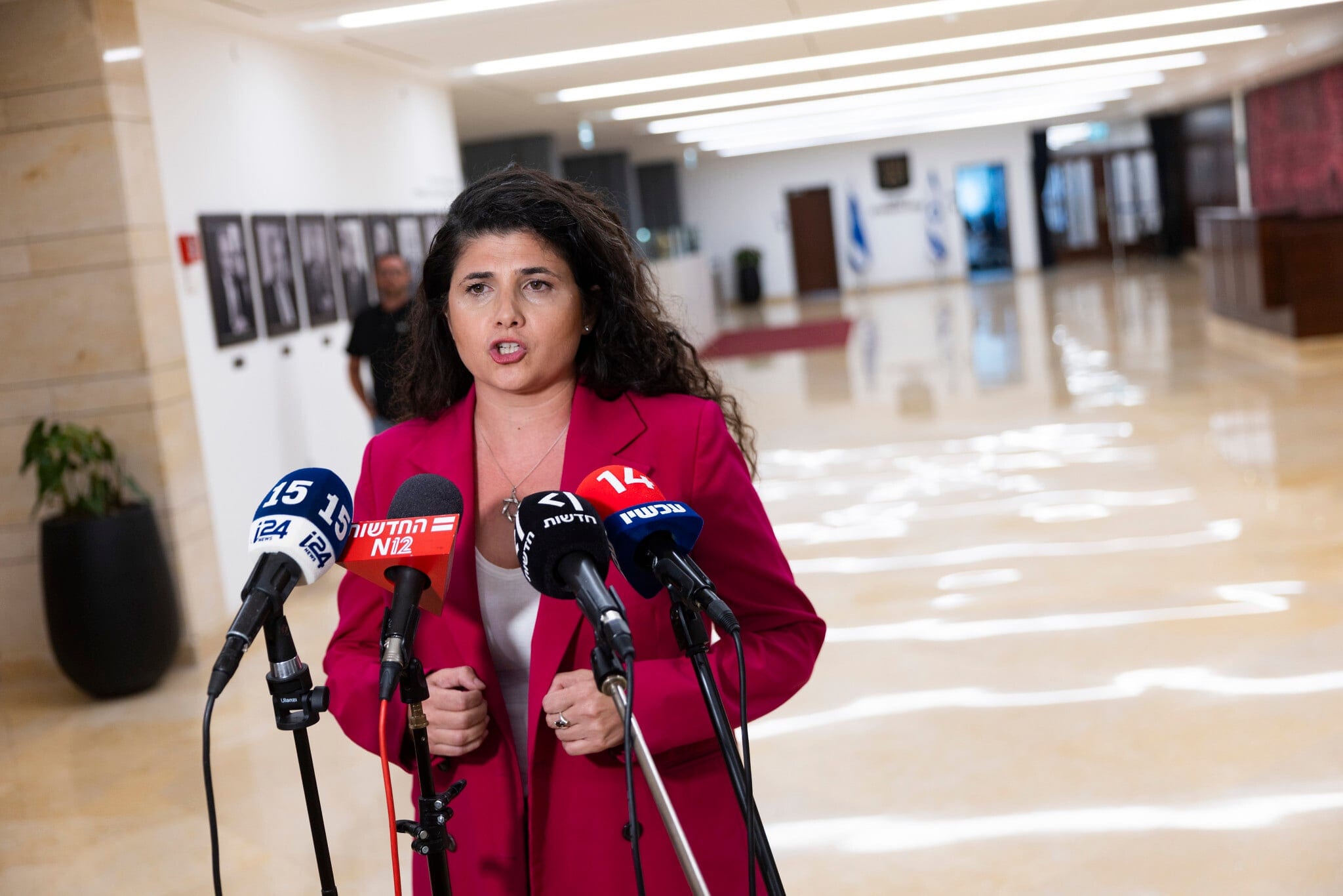 No slate, no HQ: Sharren Haskel wages an uphill fight to return to the Knesset
