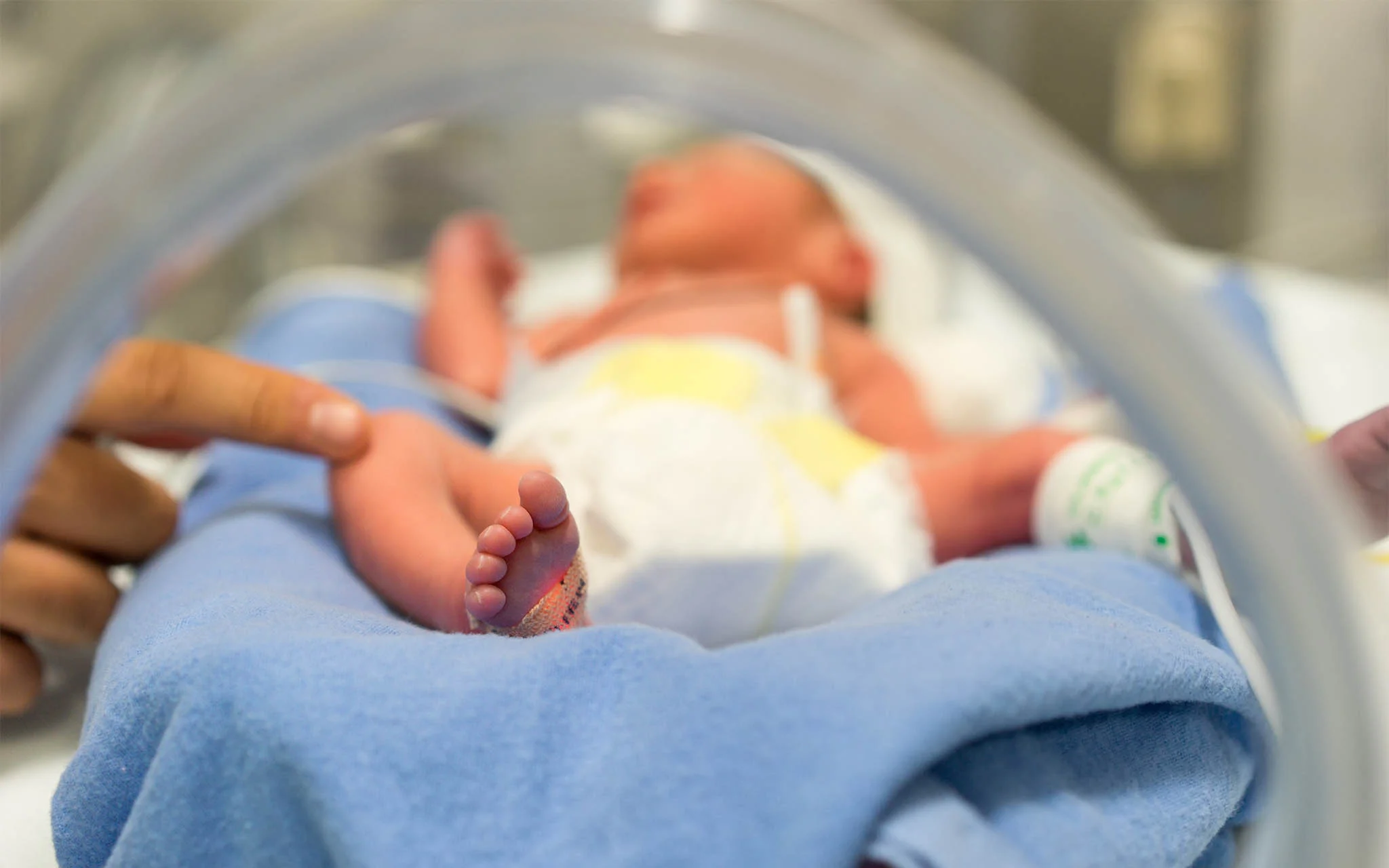 Eau de mom: Israeli study shows how a mother’s scent comforts premature babies