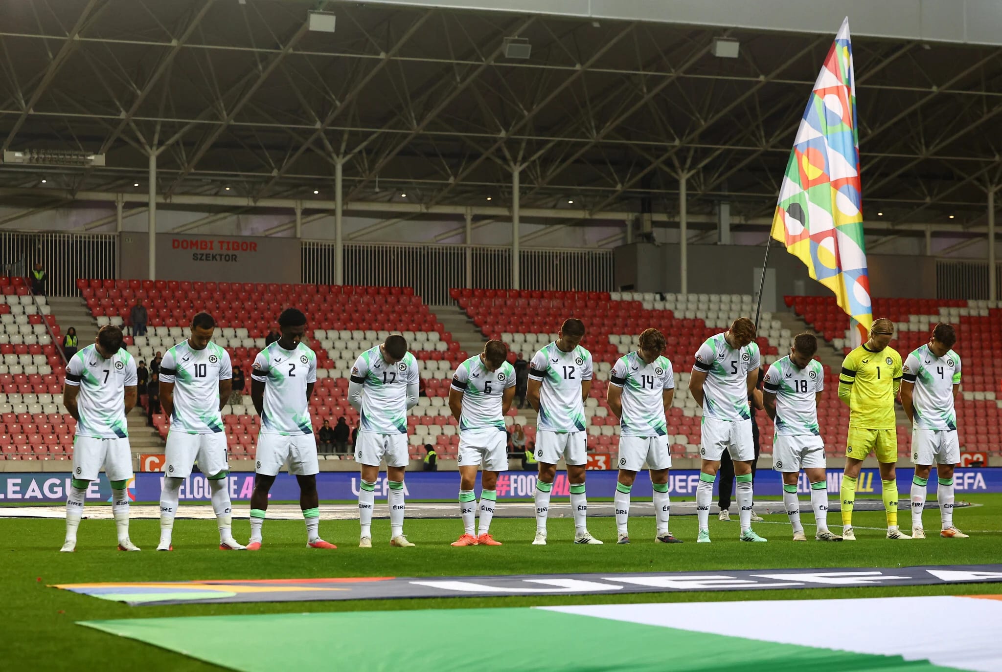 Irish soccer team refuses handshakes, bows heads during Israeli anthem, wins the match 3-0