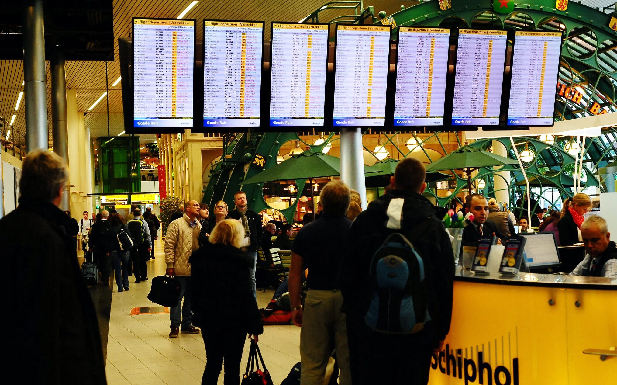 Passengers downplay Dutch luggage checks that sparked Israeli warning on settlement goods ban