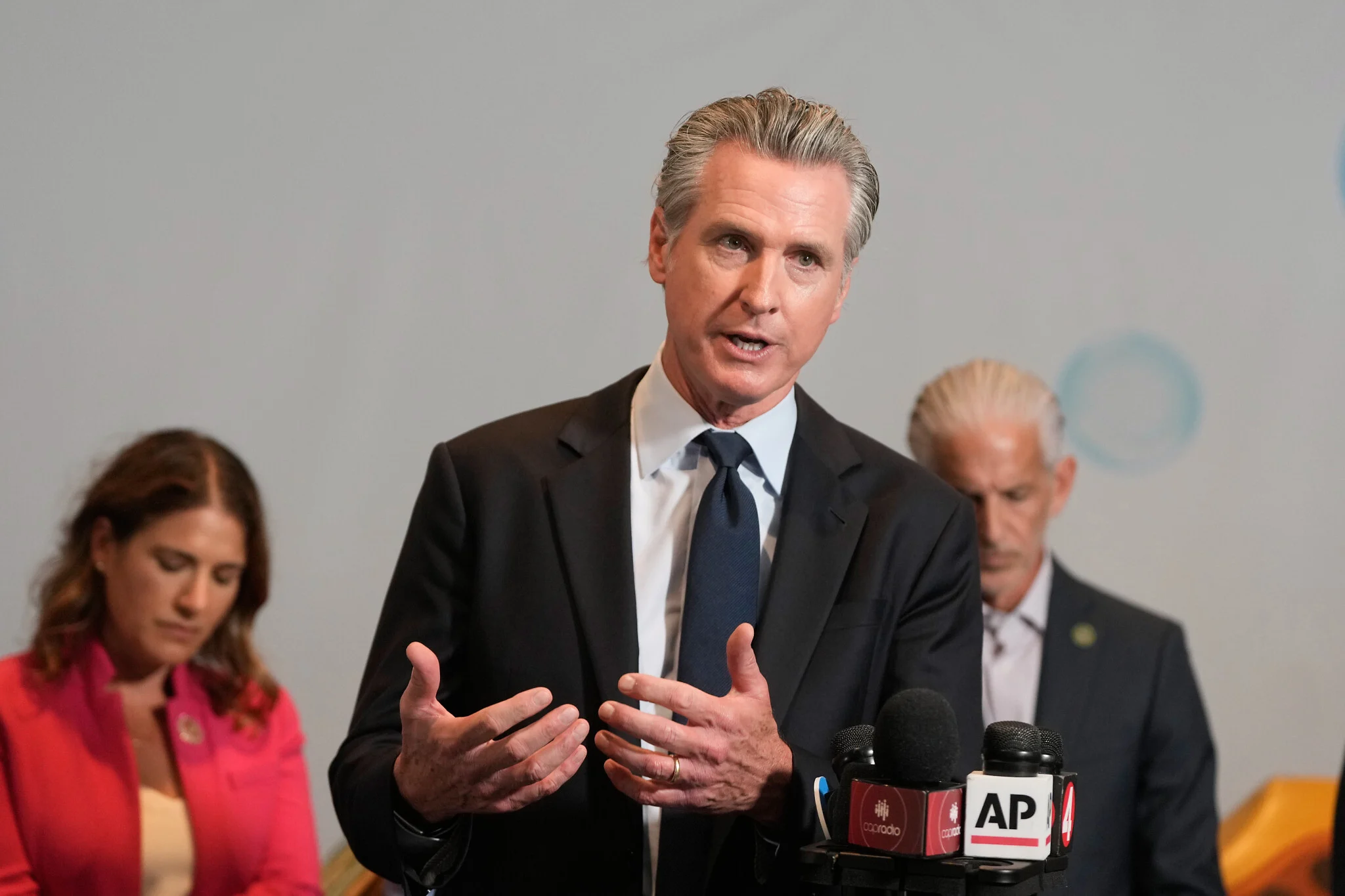California Gov. Gavin Newsom signs bill to create safe spaces around synagogues