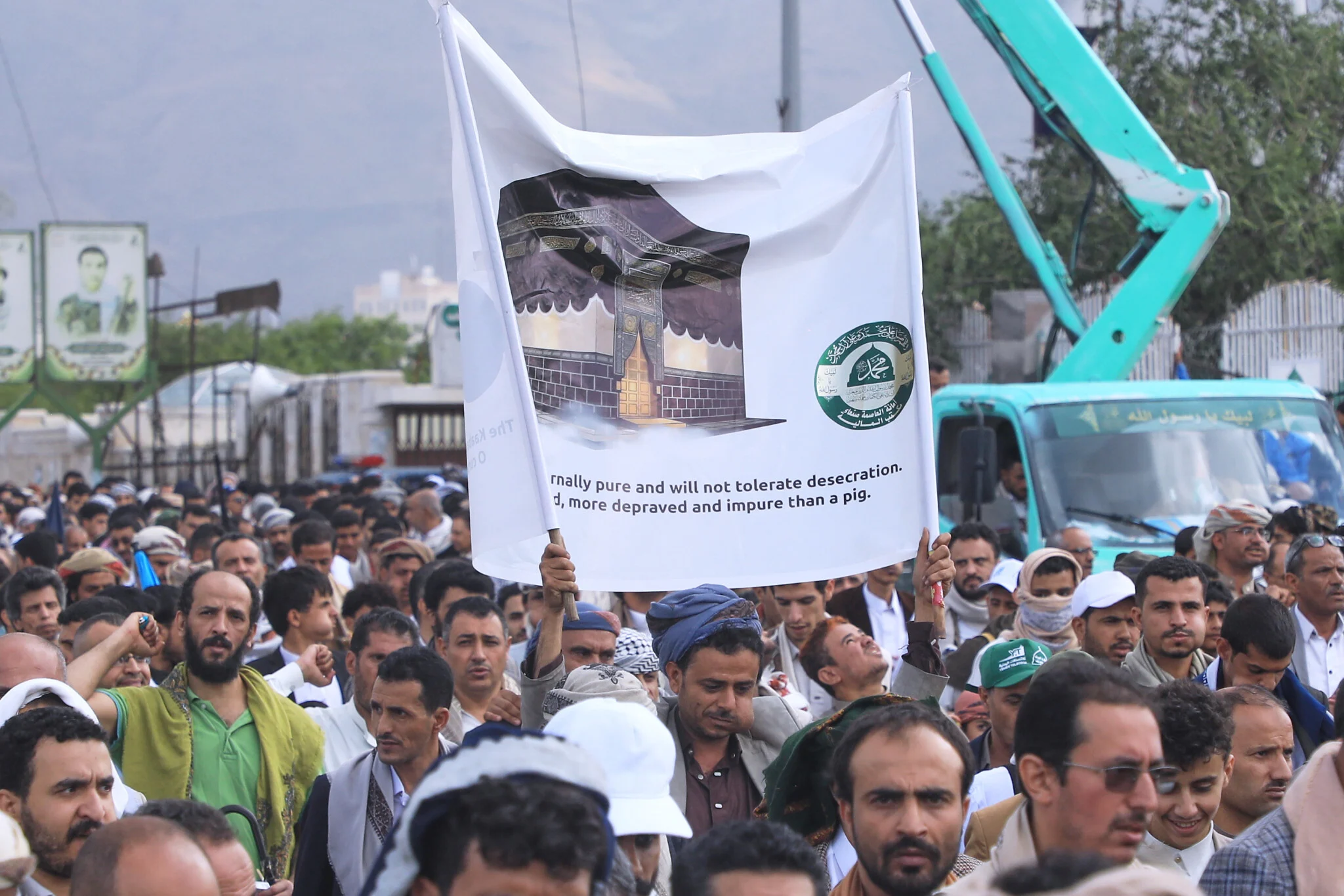 Houthis threaten to attack US interests if Washington joins Saudi strikes on Yemen