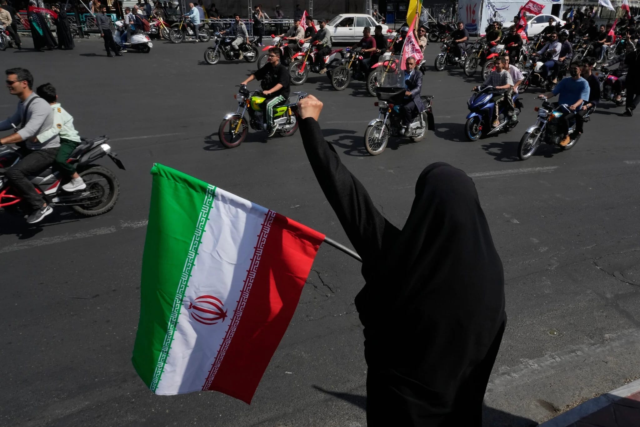 US and Iran discussing phased deal to reopen Hormuz and end US blockade, sources say
